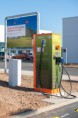 Kaufland dále rozšiřuje síť veřejných dobíjecích míst pro elektromobily. Nejnovější najdou zákazníci v Rakovníku a v Praze